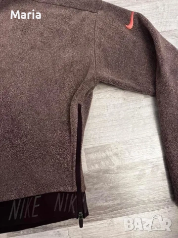 Оригинална Nike Dri-FIT дамска блуза / суитшърт (къс модел), снимка 2 - Спортни екипи - 54545906