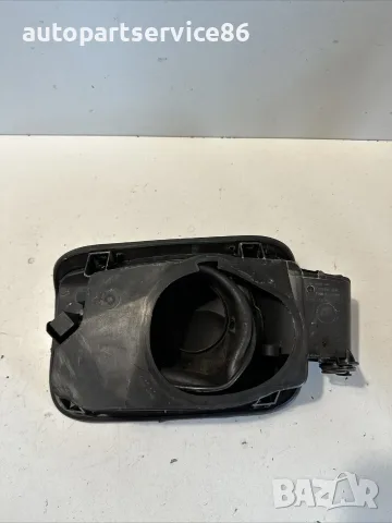 Капак на резервоара черен за BMW F10 F11 530Xd Sedan (2012) 7204365, снимка 2 - Части - 55364768