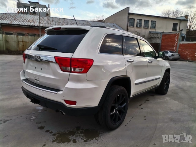 Jeep Grand Cherokee Overland, снимка 2 - Автомобили и джипове - 54682626