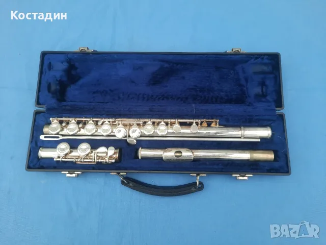 Флейта от марката Blessing с твърд корпус. Произведено в САЩ 