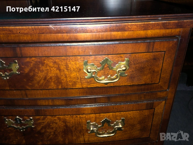 Нощно шкафче "Henredon Aston Court" с три чекмеджета, снимка 3 - Шкафове - 54663340