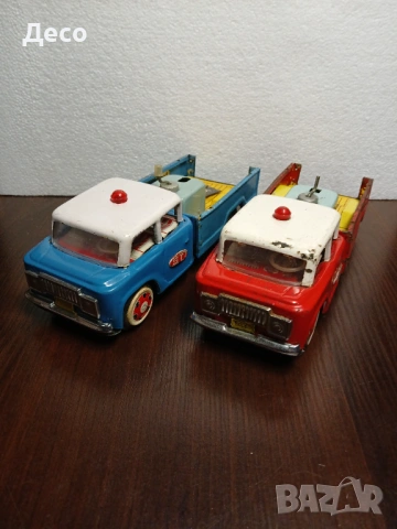 Стари китайски ламаринени играчки MF-715.