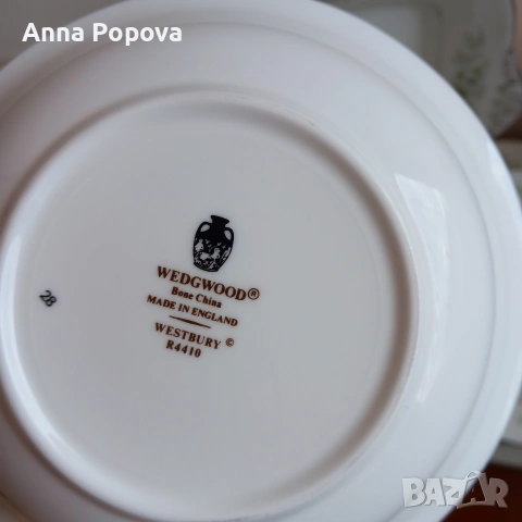 Английски сервиз за хранене на марката Wedgwood, снимка 3 - Сервизи - 54642111
