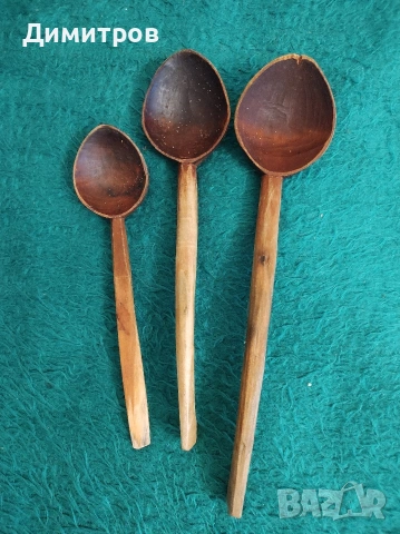 Големи старинни дървени лъжици