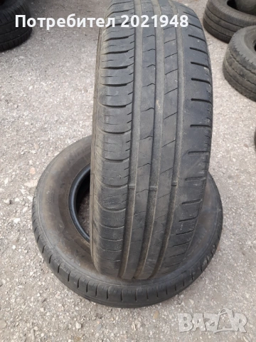 Продава две гуми 205 70 15 цола,за джип