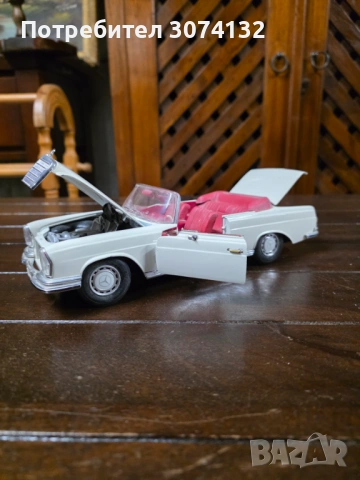 Колекционерска количка Mercedes Benz 280 SE 1961, снимка 7 - Колекции - 54555828