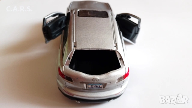 2005 Infinity FX45 Maisto - Мащаб 1:24, снимка 4 - Колекции - 54267146