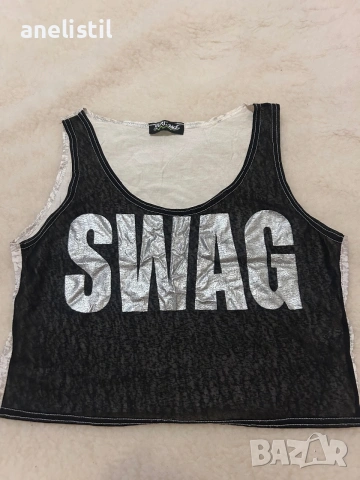 Къс дамски потник “SWAG” – черно-бял – сребрист принт