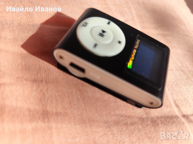 Спортен мини mp3 player щипка ,слушалки и адаптер, снимка 2 - MP3 и MP4 плеъри - 17378772