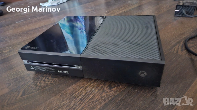 Xbox one с оригинална кутия и безжичен джойстик, снимка 2 - Xbox конзоли - 54903815