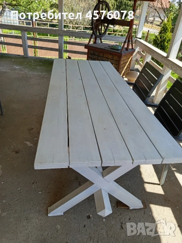 масивна дървена маса в много добро състояние