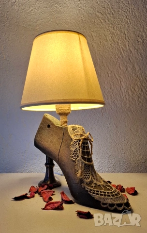 Настолна лампа „Vintage Shoe“ – Авторска изработка