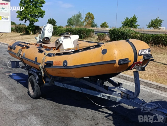 Продавам Лодка Rib-Bat 4,5м дълга, с конзола, волан, червяк и жила, внос от Италия, снимка 5 - Воден транспорт - 54870620