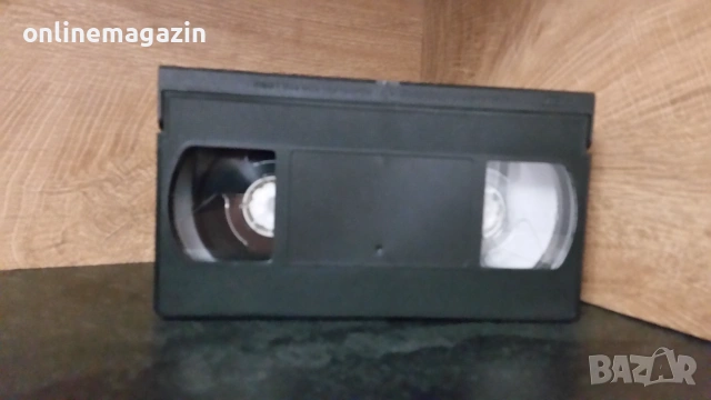 Видеокасета " СЕМЕЙНО ПРОКЛЯТИЕ " VHS , снимка 5 - Други жанрове - 55039028