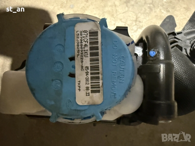 Преден ляв колан Mercedes B class W246, снимка 2 - Части - 55607236
