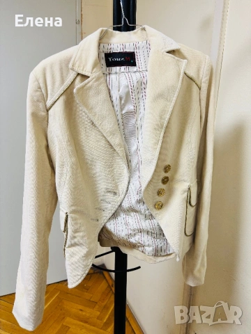 Бяло кадифено сако със златисто