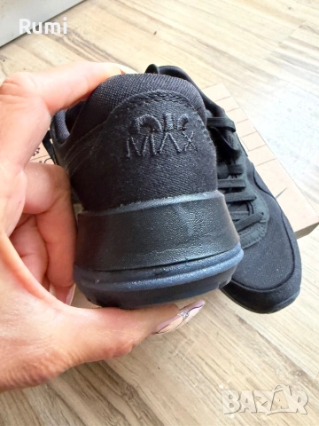 Оригинални нови маратонки NIKE AIR MAX MOTIF! 35,5 н, снимка 5 - Маратонки - 54782326