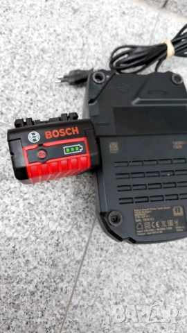 Bosch Акумулаторна Батерия 18v и Зарядно , снимка 4 - Други инструменти - 54388329
