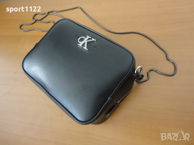 Calvin Klein/оригинална чантичка, снимка 4 - Чанти - 54961353
