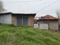 Продавам имот със сграда,гараж и парцел в с.Червена вода област Русе, снимка 2