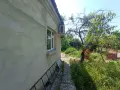 Къща с двор и гараж , снимка 1