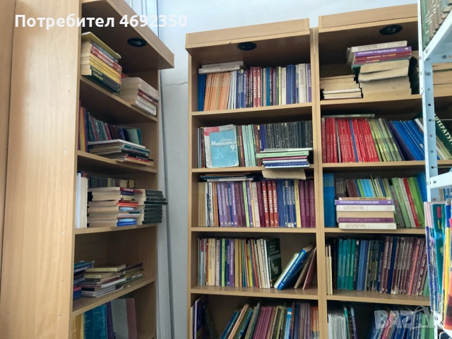Оборудване за книжарница, магазин. стелажи, етажерки, пирамиди, снимка 5 - Секции и витрини - 54498256