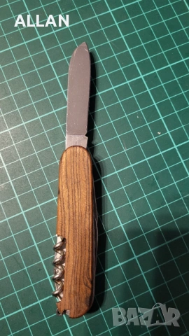 Продавам джобен сгъваем нож Victorinox Spartan/ Викторинокс с дървени чирени, снимка 2 - Ножове - 53442840