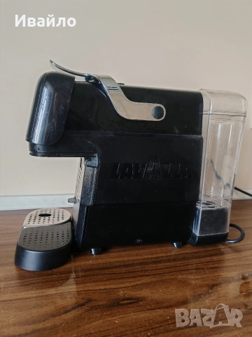 Кафе машина с капсули Lavazza , снимка 2 - Кафемашини - 54190799