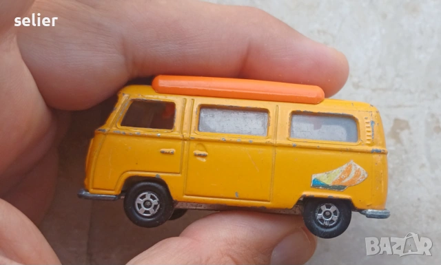 Това е класическа количка Matchbox Series No. 23 Volkswagen Camper, произведена от Lesney в Англия п, снимка 3 - Колекции - 54552049