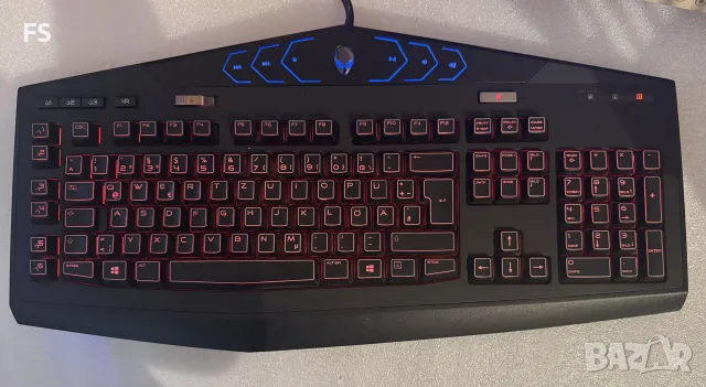 Клавиатура Alienware с подсветка и функционални бутони