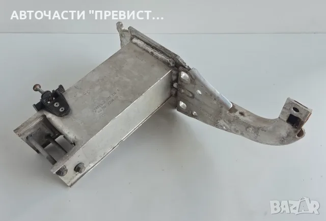 Десен Държач Броня Ауди А6 Ц7 Audi A6 C7 2011-2018 OEM 4g0807134f