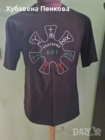 Черна тениска с бродирана розетка с българското знаме, снимка 2 - Тениски - 54053408