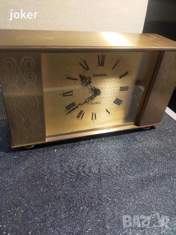 метален настолен часовник