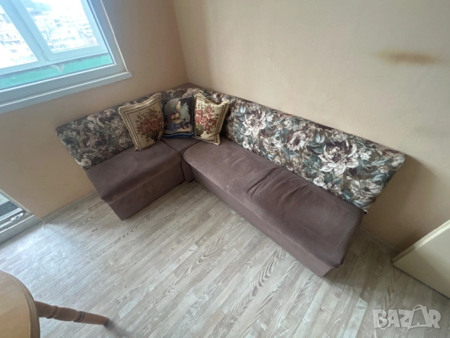 Ъглово диванче