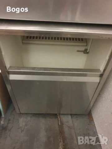 Ледогенератор, снимка 2 - Хладилни витрини и фризери - 54027981