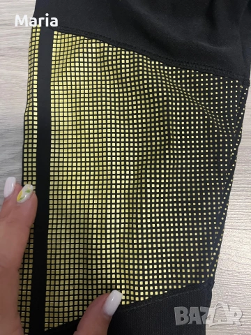 Оригинален дамски клин Adidas XS черен със златисти елементи, снимка 2 - Спортни екипи - 55194601