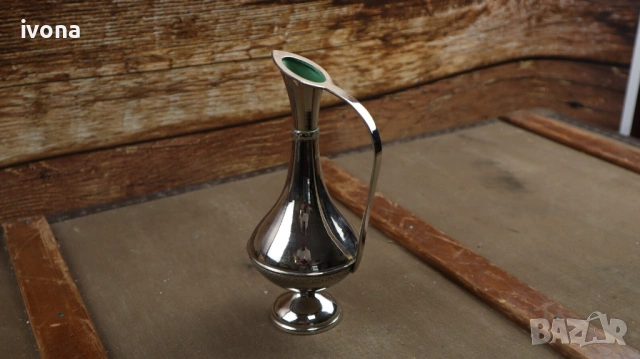 Метална, емайлирана ваза с дръжка!