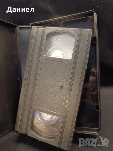 VHS Джеймс Бонд Само един свят не стига, снимка 3 - Екшън - 55178620