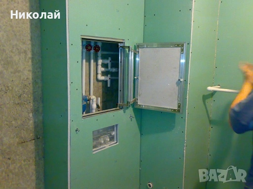 Гипсокартон закриване на водопровод в баня, куфар с влагоустойчив зелен гипсокартон