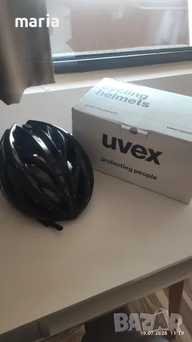 велосипедна каска UVEX
