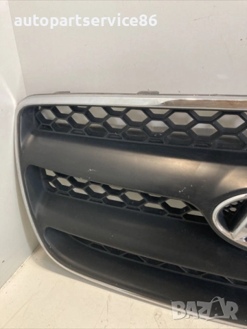 Предна емблема лого на решетката за Hyundai Santa Fe 2.2 CRDi (2009) 86561-2B010, снимка 2 - Части - 54368713