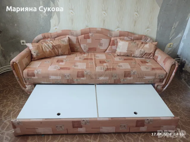 Практичен разтегателен диван с две ракли (площ за спане 140х190 см) 