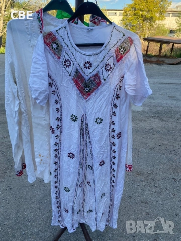 Рокля с бродерия, снимка 5 - Рокли - 54351006