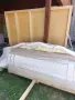 Спалня с бяла кожа и огледала, снимка 9
