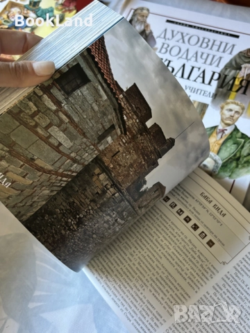 Фото пътеводител на крепости и антични градове в България , снимка 2 - Художествена литература - 55636329