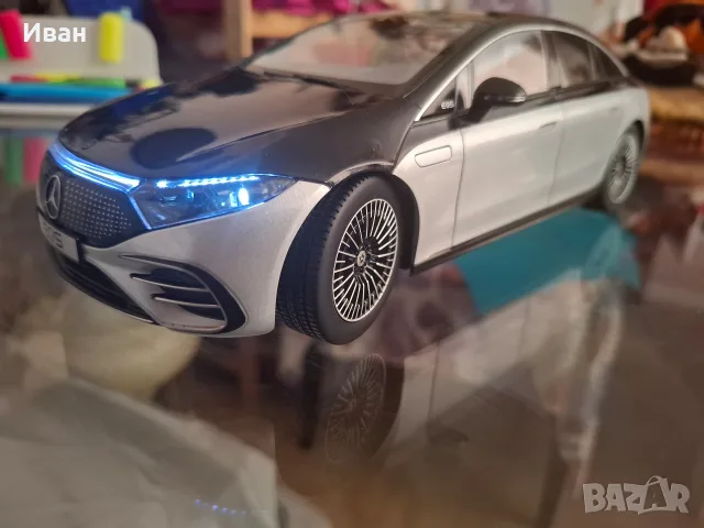 Продавам колекционерски модел Mercedes EQS 1:18, снимка 2 - Колекции - 55540707