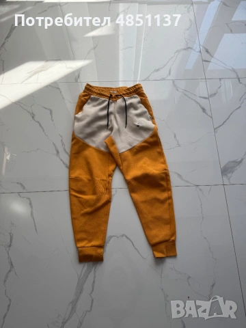 Оригинален Nike tech fleece отанжево и бежаво , размер S, снимка 4 - Спортни дрехи, екипи - 54904124