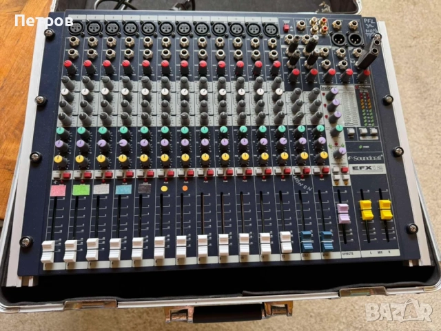 Soundcraft EFX12 Смесителен пулт с куфар комплект