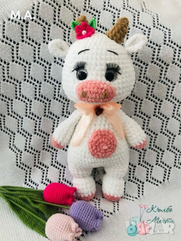Крава - ръчно изплетена играчка, снимка 2 - Плюшени играчки - 54726382