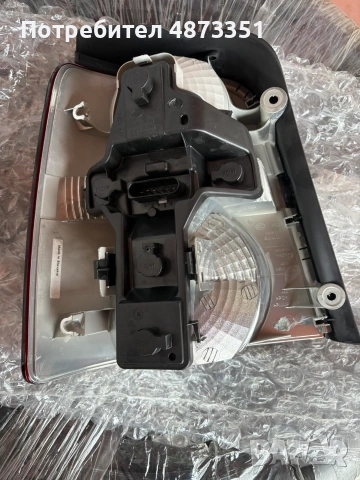 Чисто нов oригинален десен стоп HELLA за VW Touran (2003-2006) - с платка, снимка 4 - Аксесоари и консумативи - 55142068